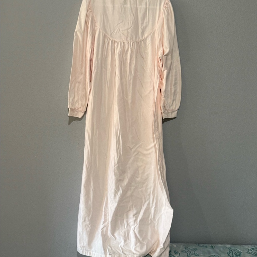 Vintage Barbizon Chic pink grandma nightgown Chemise with Floral Embroidery - Picture 6 of 8